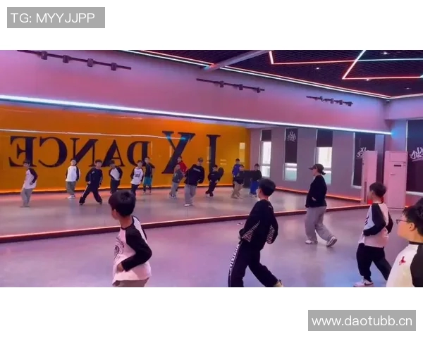 武汉街舞队技术实力飙升引领潮流创新高水平展现街舞魅力